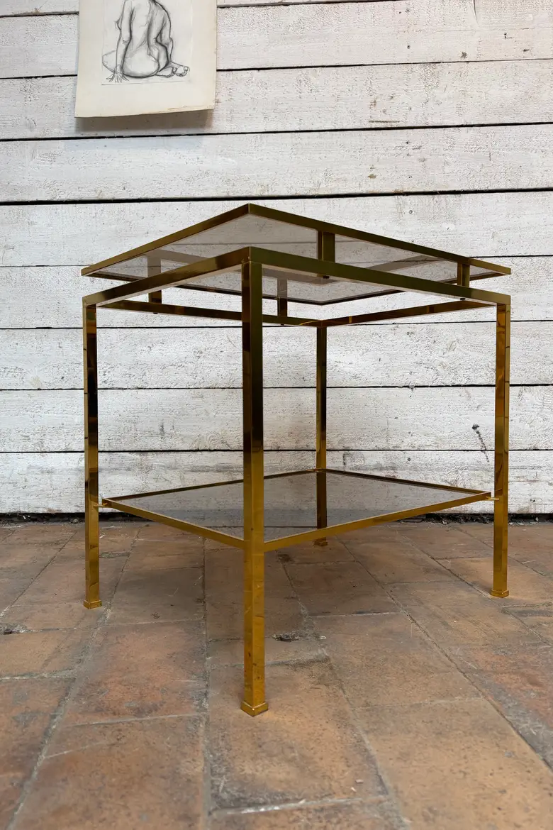 Table d’appoint en laiton doré