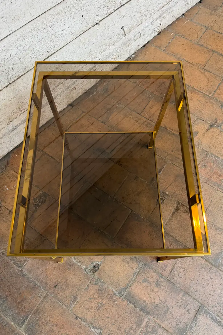 Table d’appoint en laiton doré