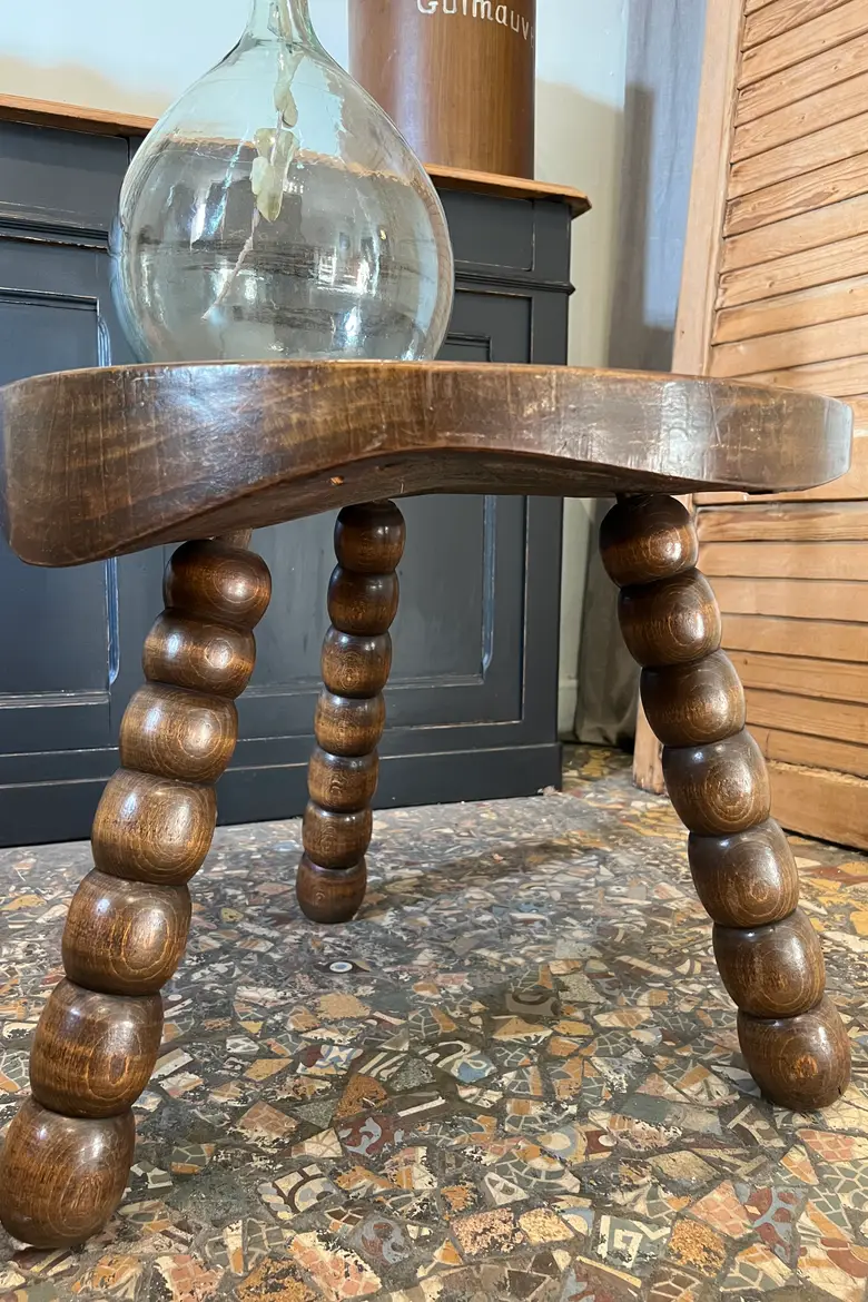 Table d’appoint ronde dans le goût de Charles Dudouyt