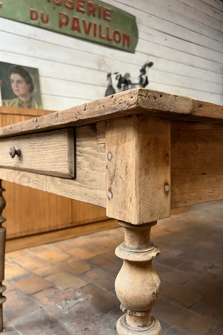 Table de cuisine en peuplier et chêne – Début XXe siècle