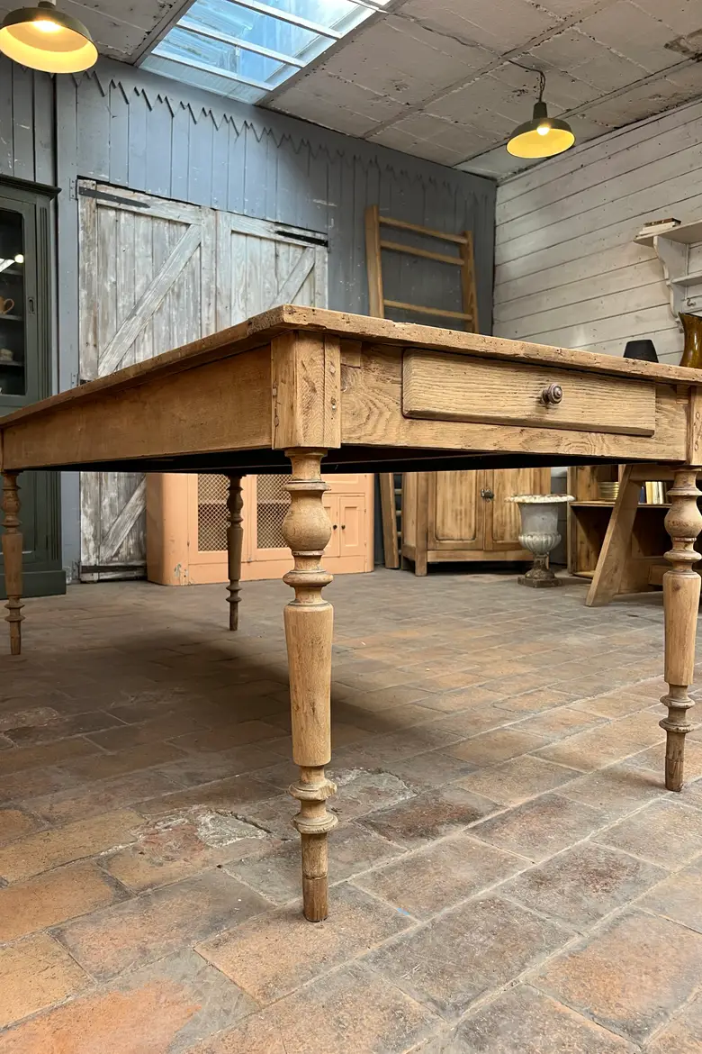 Table de cuisine en peuplier et chêne – Début XXe siècle