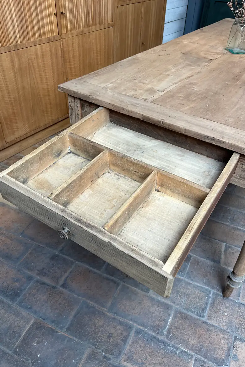 Table de cuisine en peuplier et chêne – Début XXe siècle