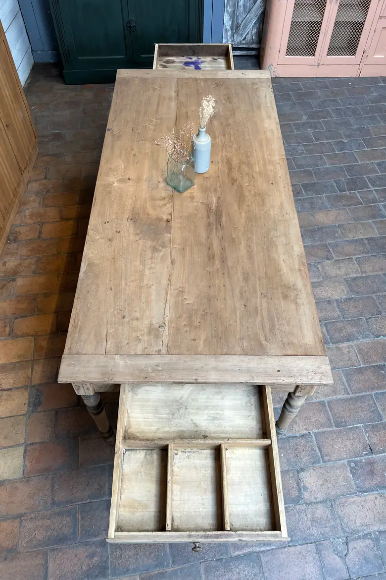 Table de cuisine en peuplier et chêne – Début XXe siècle