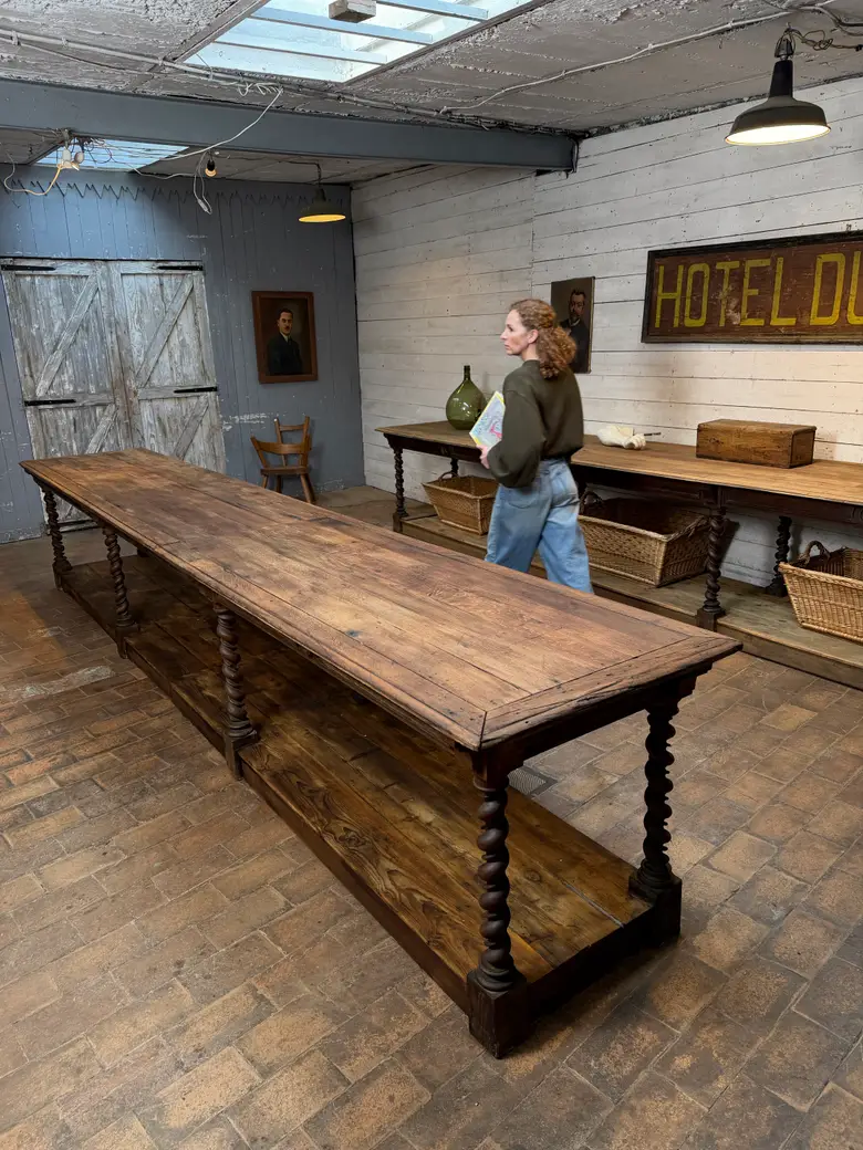 Table de drapier en chêne – XIXe siècle — Table de drapier en chêne – XIXe siècle