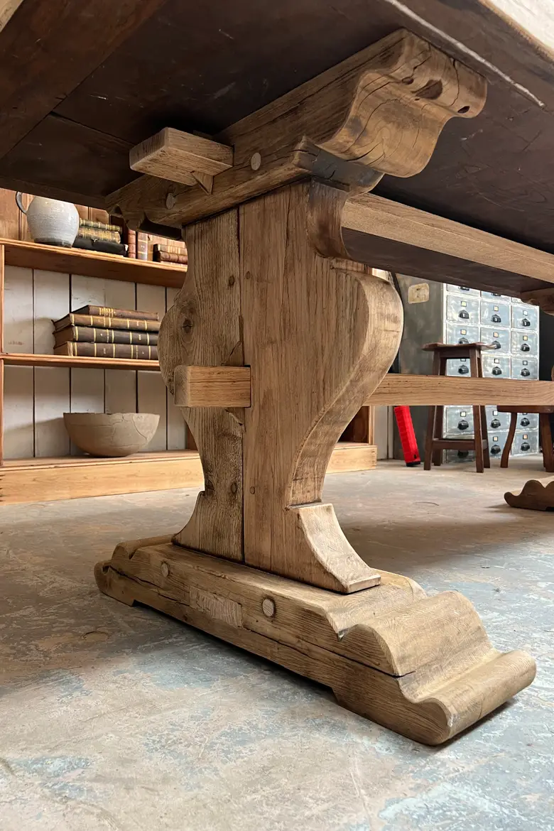 Table de monastère en chêne