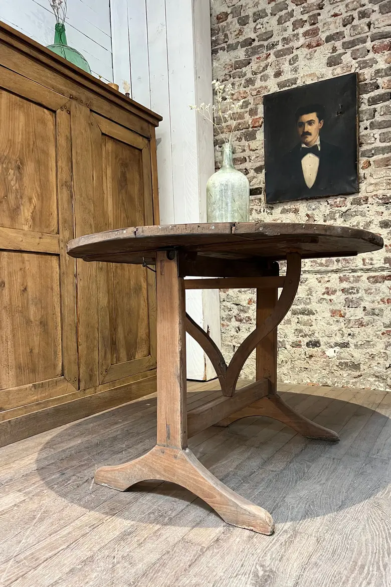 Table de vigneron en noyer Début XXème