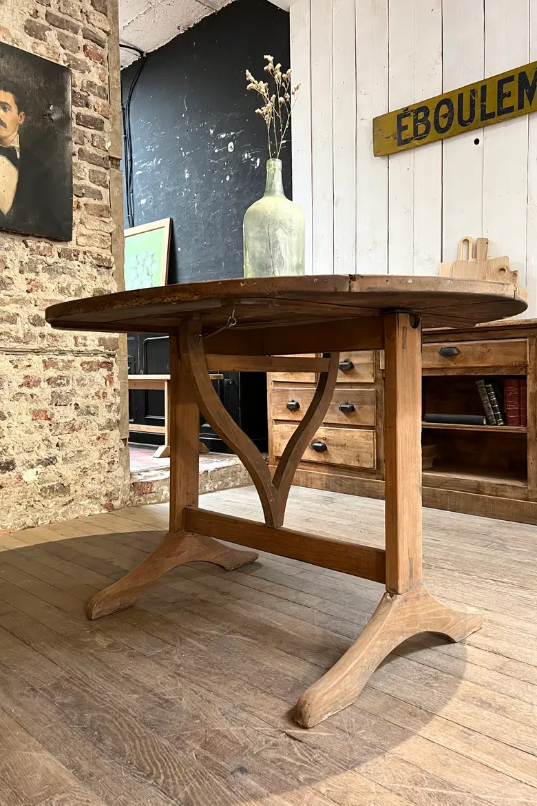Table de vigneron en noyer Début XXème