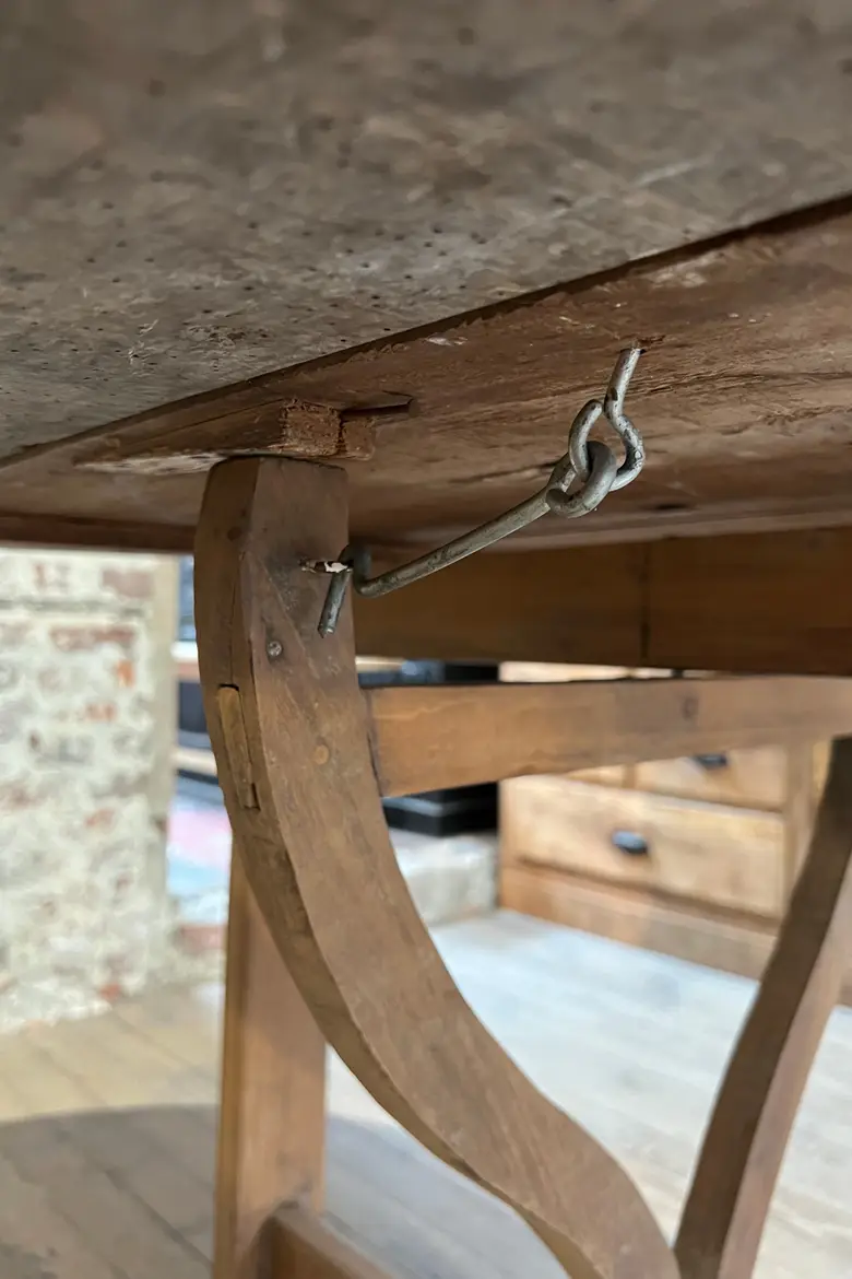 Table de vigneron en noyer Début XXème