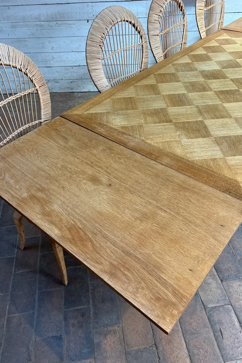 Table des années 50 en chêne – Plateau parquet Versailles