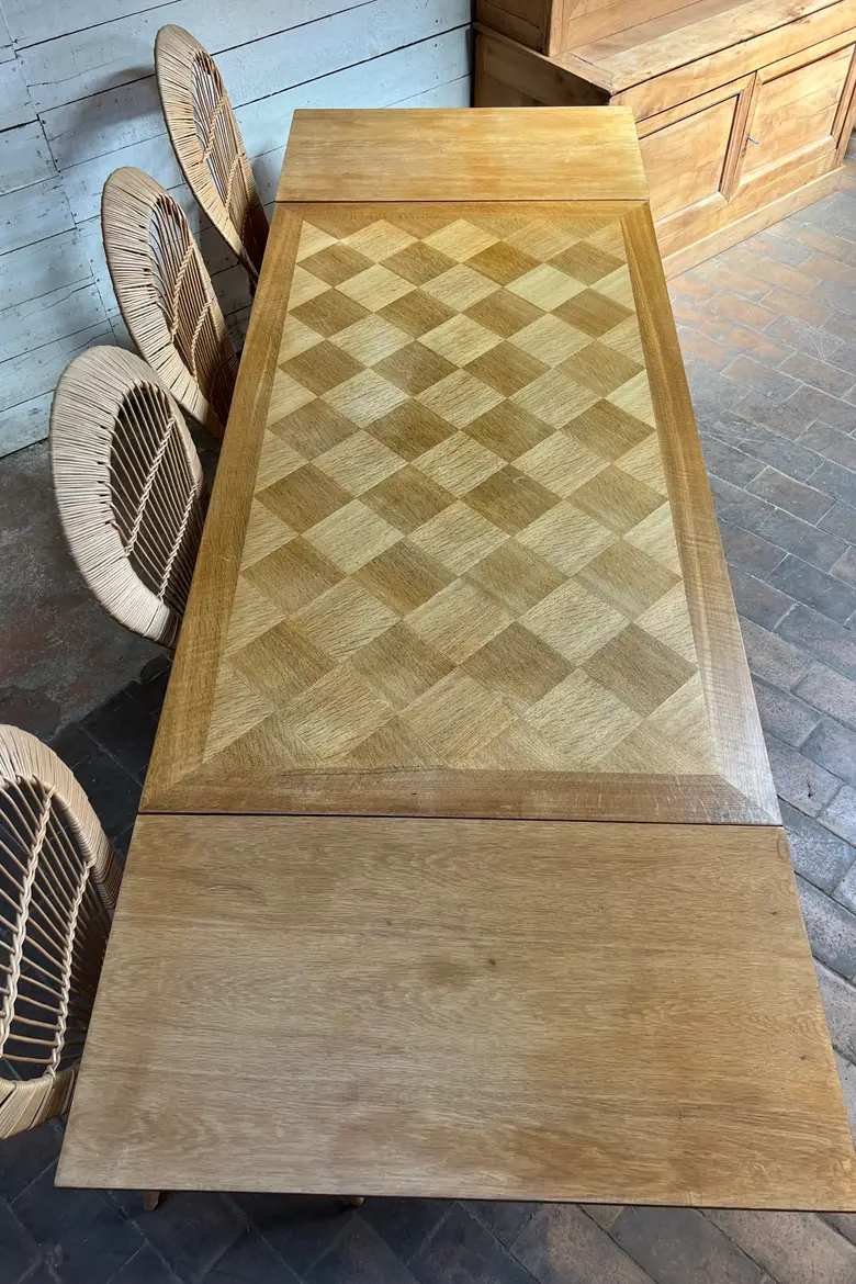 Table des années 50 en chêne – Plateau parquet Versailles