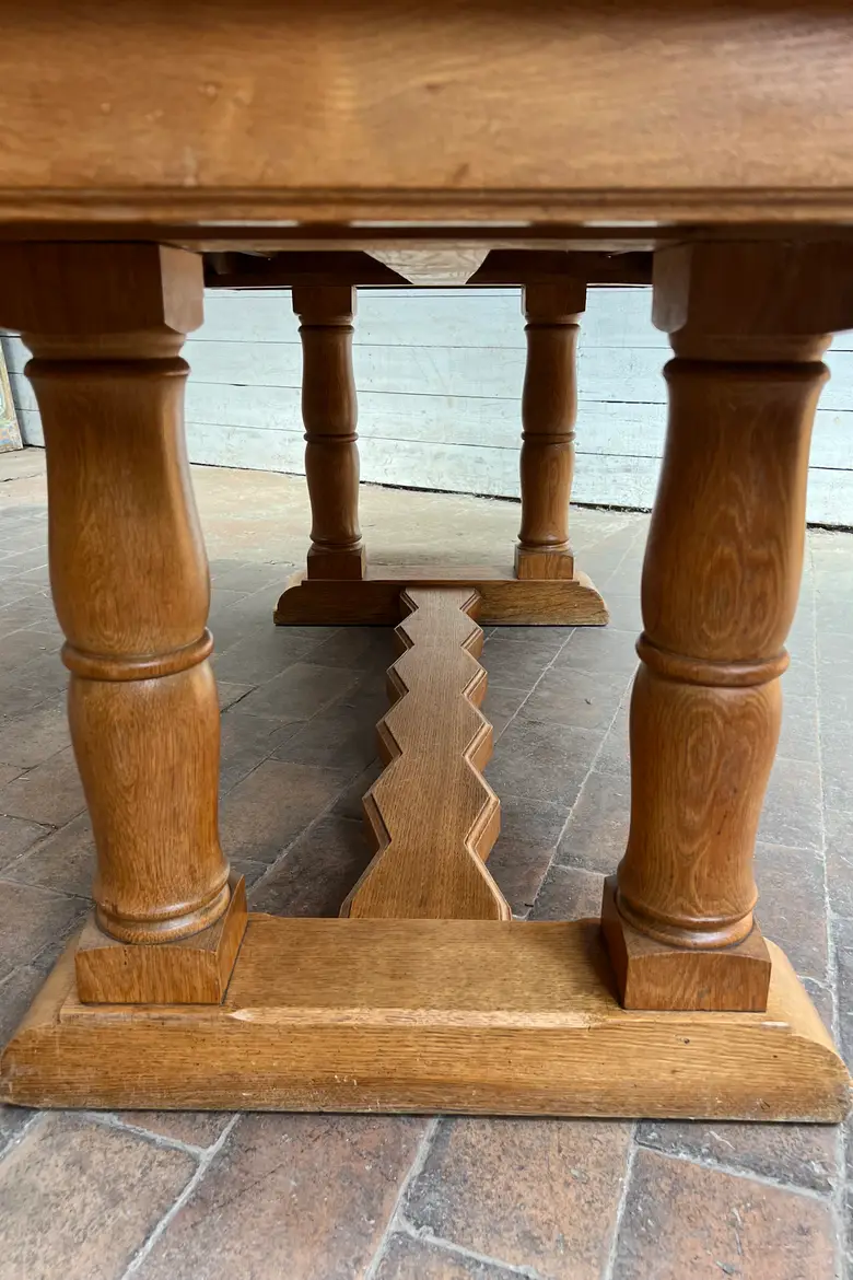 Table des années 50 en chêne – Plateau parquet Versailles