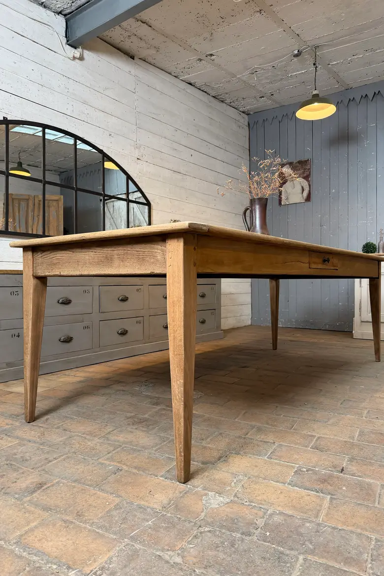 Table en châtaignier – début XXe siècle