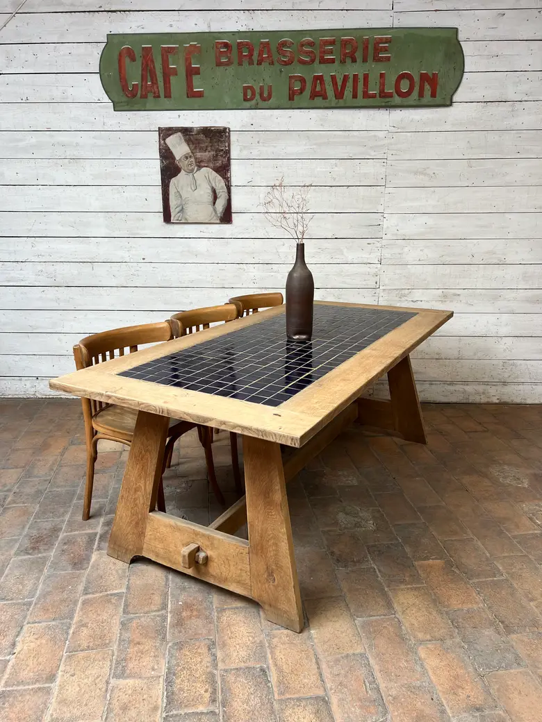 Table en chêne carrelée