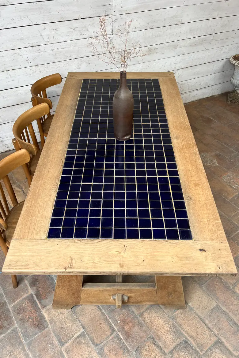 Table en chêne carrelée