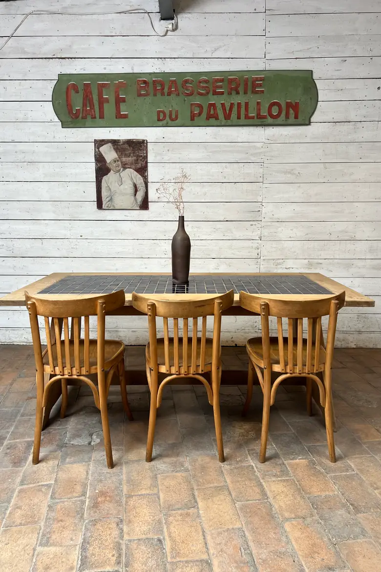 Table en chêne carrelée