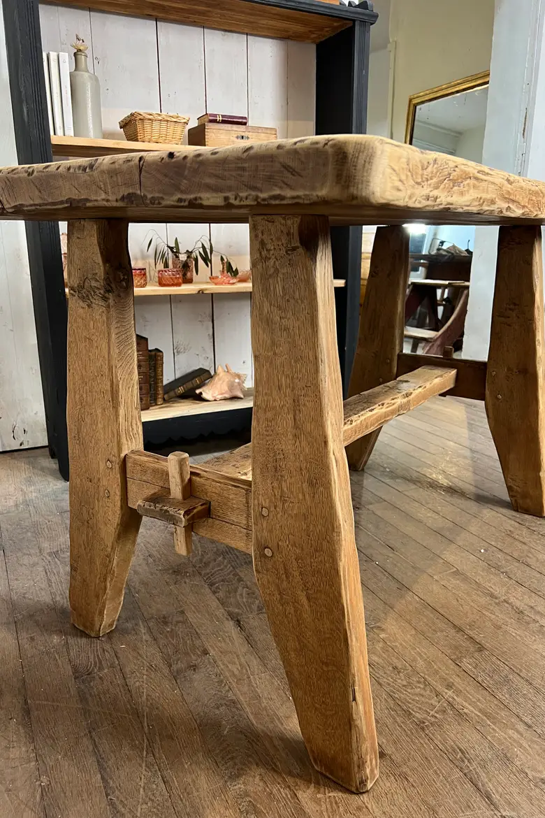 Table en chêne primitive