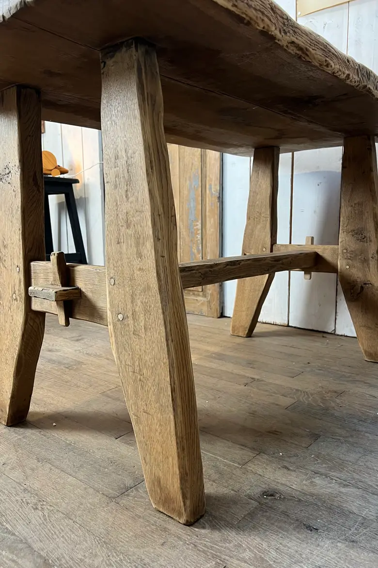 Table en chêne primitive