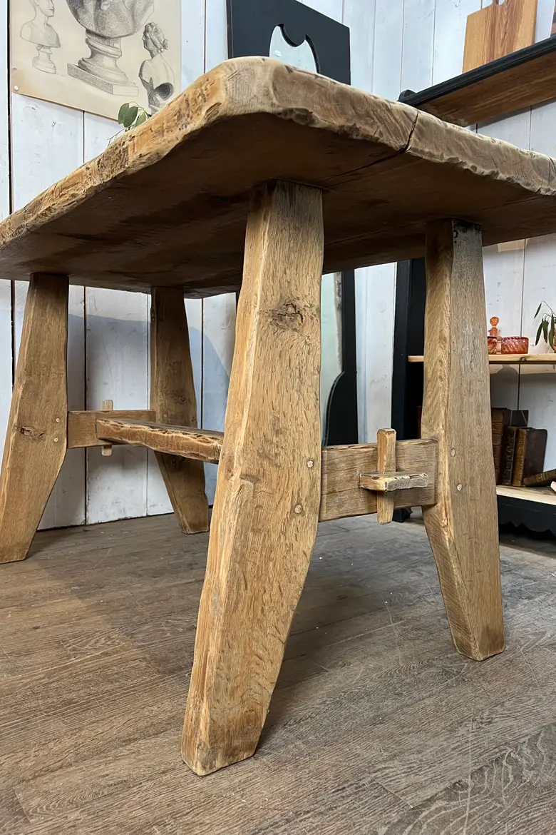 Table en chêne primitive