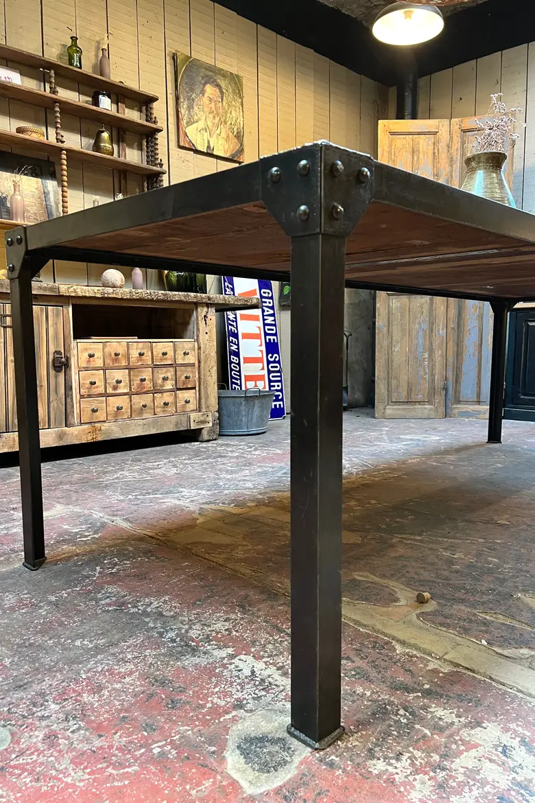 Table industrielle métal et bois
