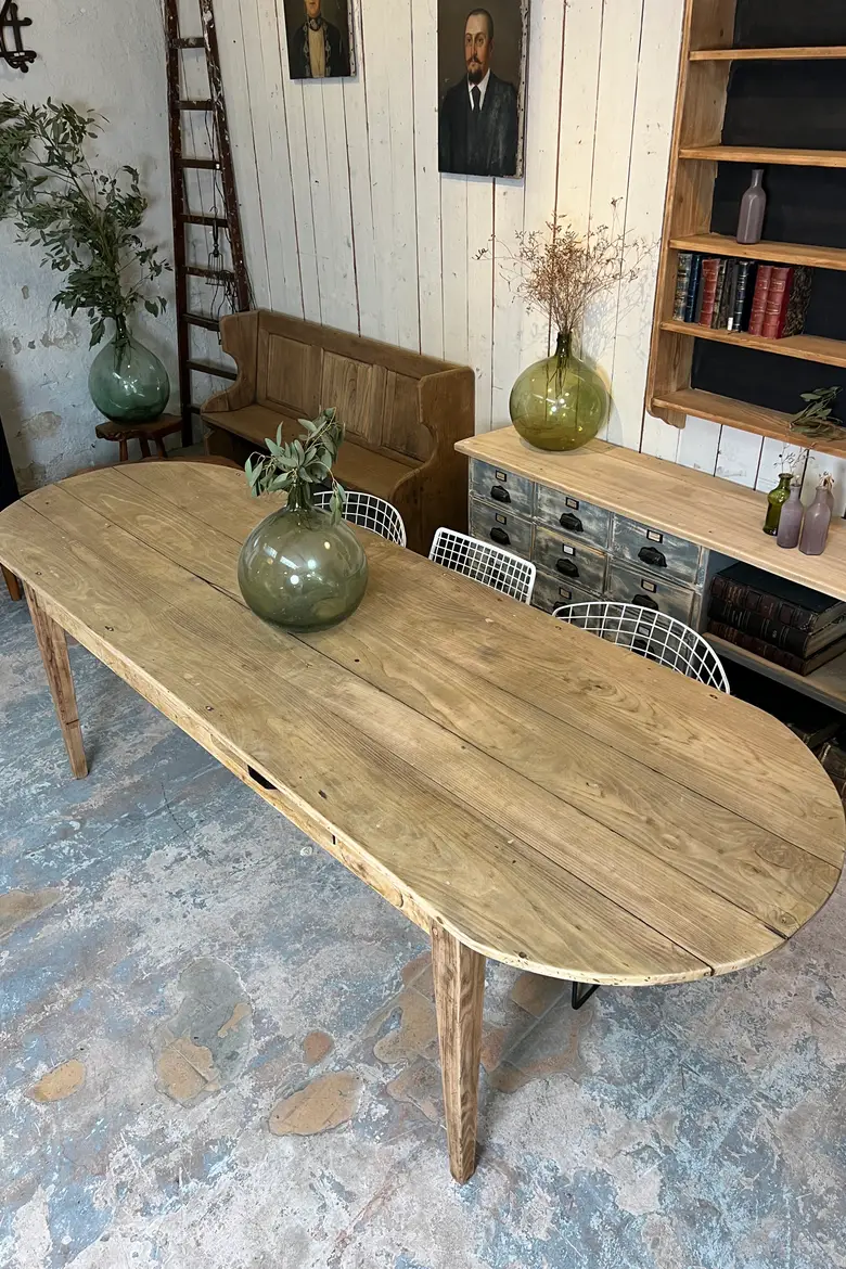 Table ovale en châtaignier