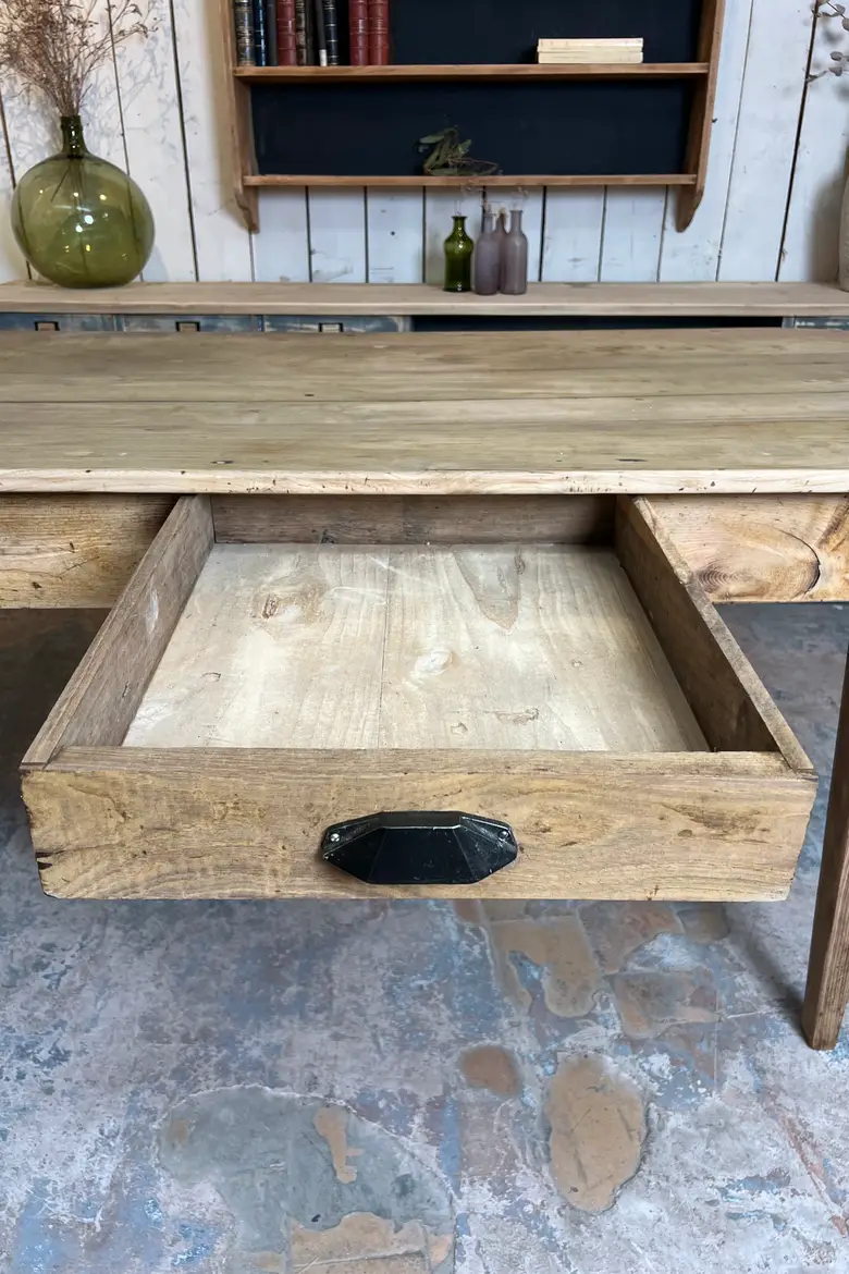 Table ovale en châtaignier