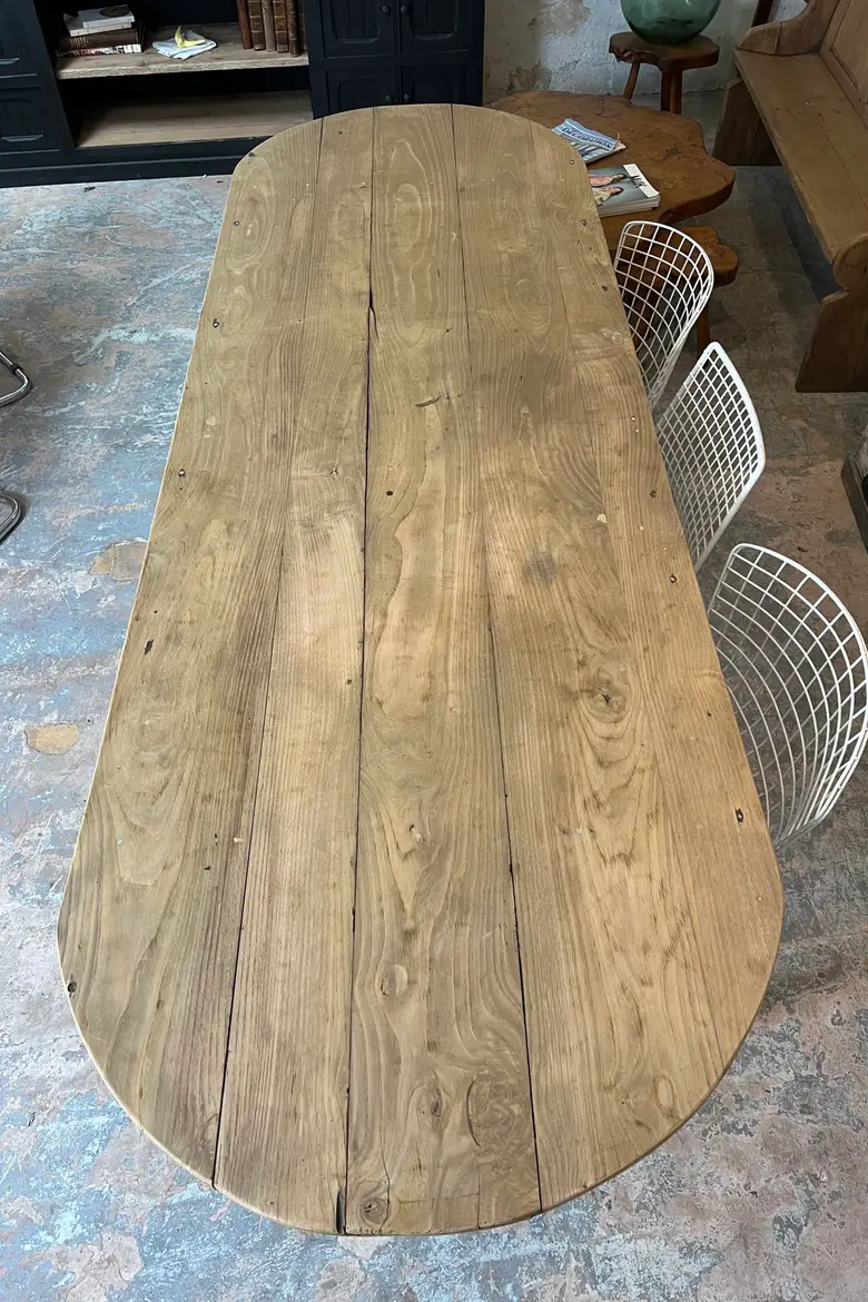 Table ovale en châtaignier