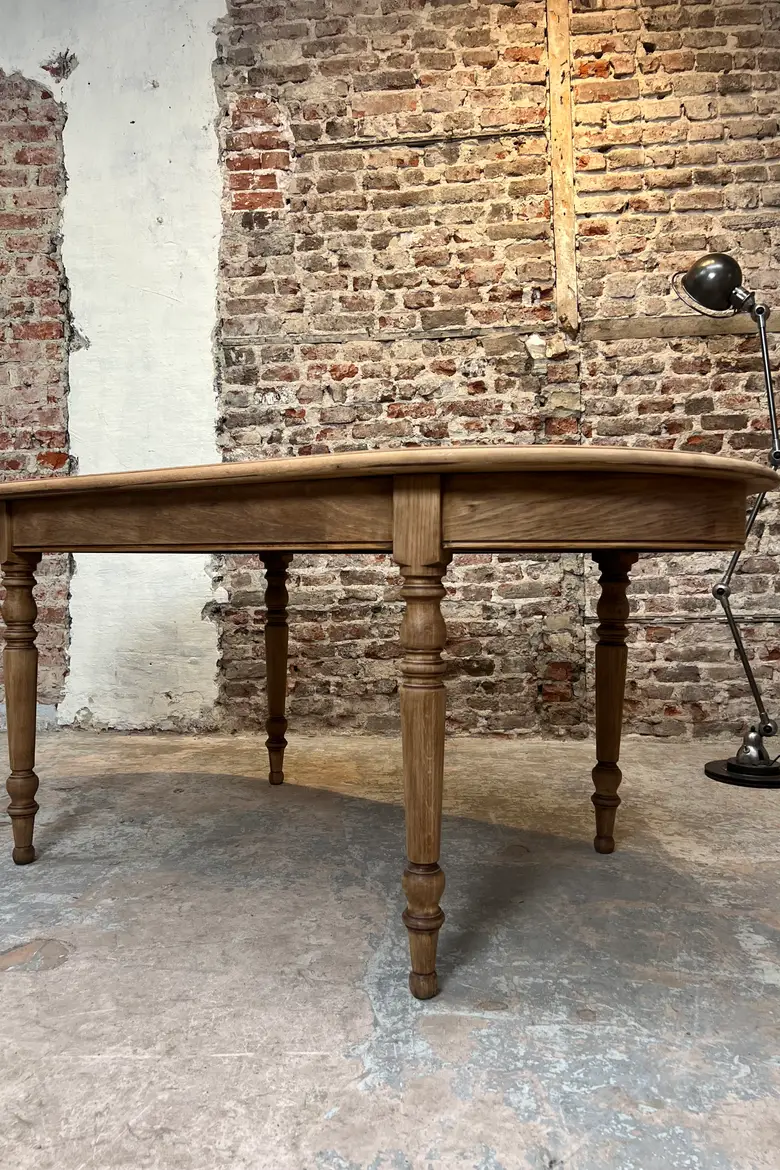 Table ovale en chêne