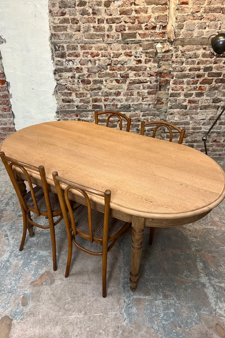 Table ovale en chêne