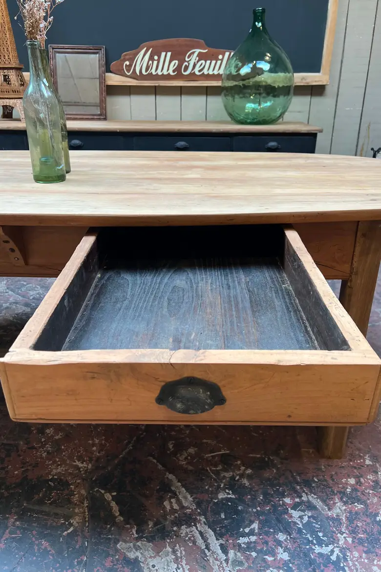Table ovale en merisier Début XXème