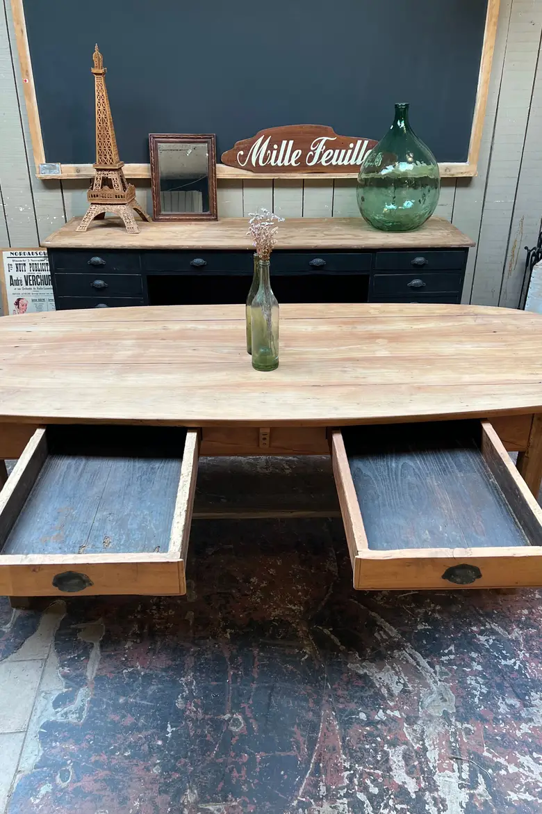 Table ovale en merisier Début XXème