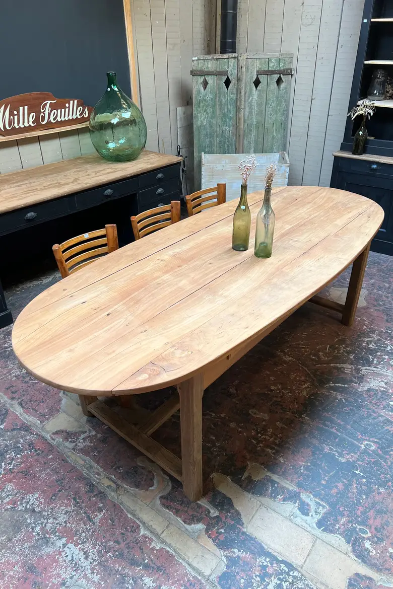 Table ovale en merisier Début XXème