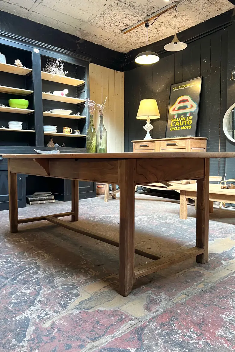 Table ovale en merisier Début XXème