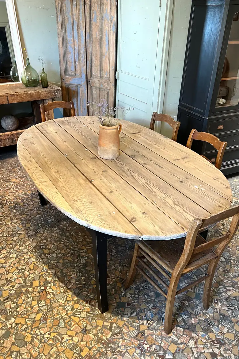 Table ovale en sapin Début XXème