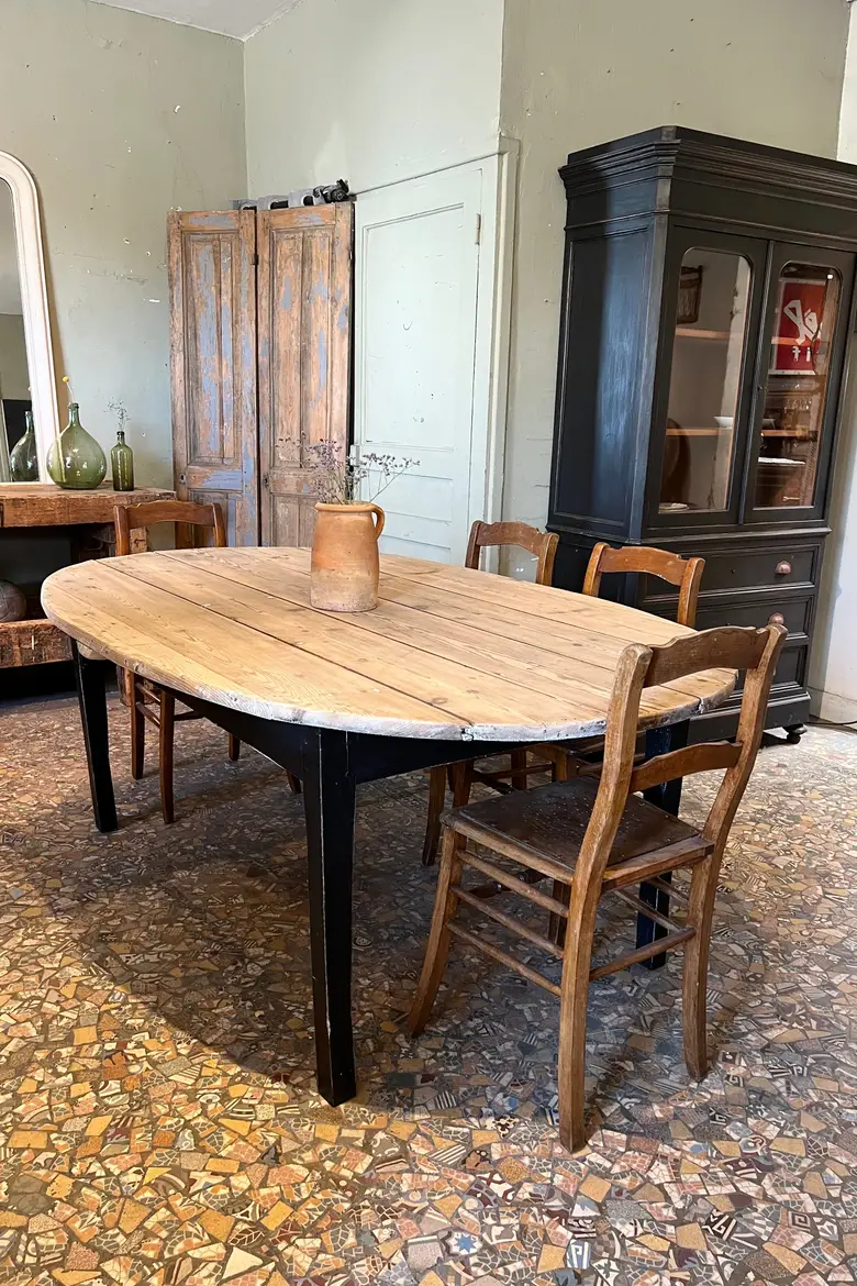 Table ovale en sapin Début XXème