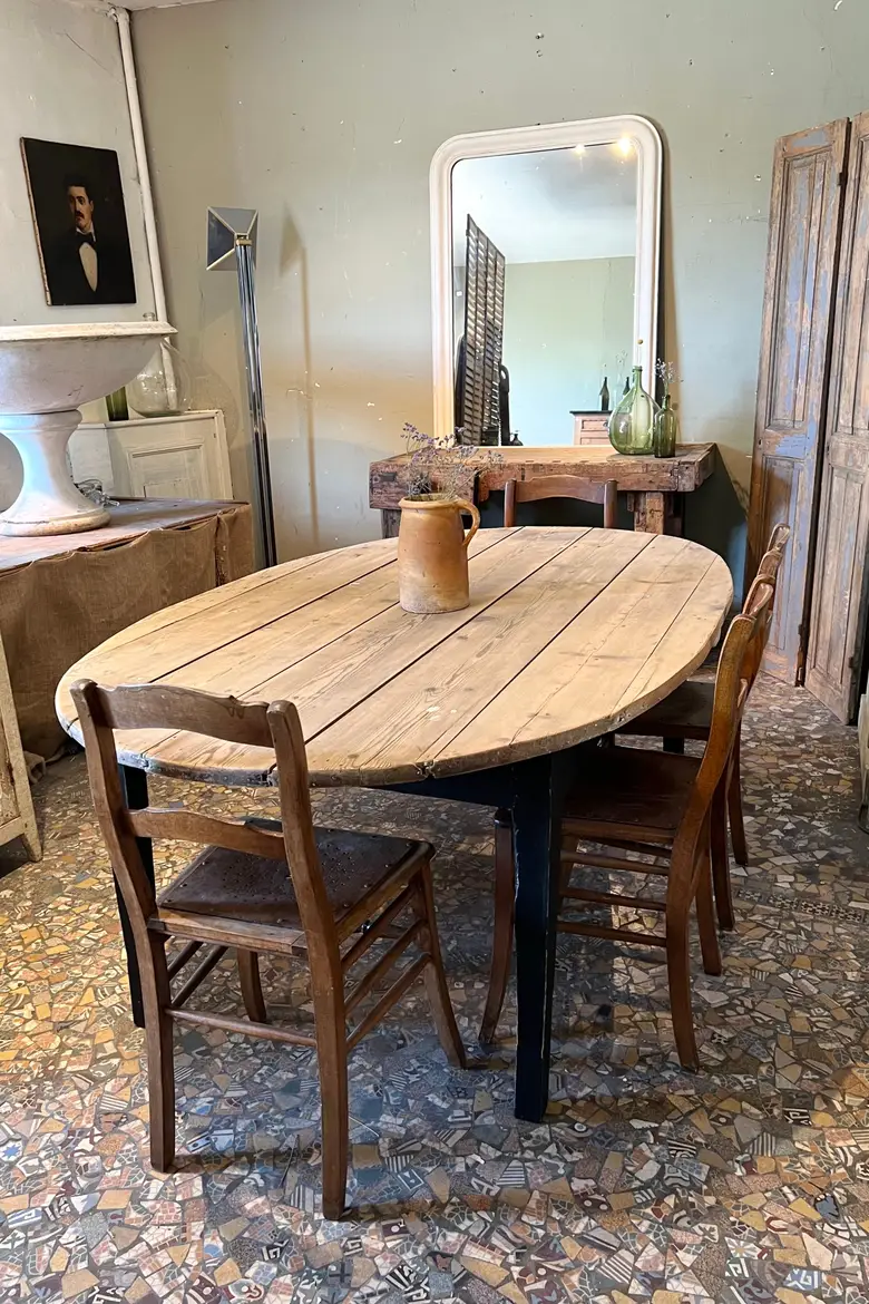 Table ovale en sapin Début XXème