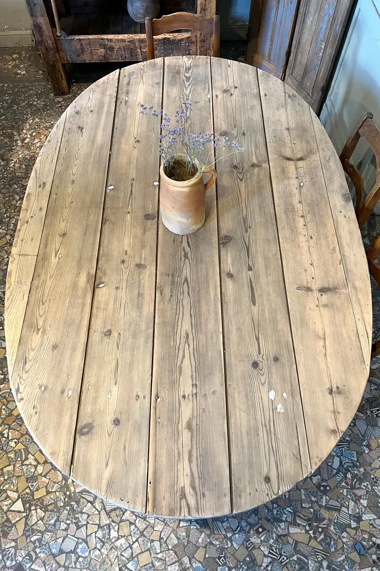 Table ovale en sapin Début XXème