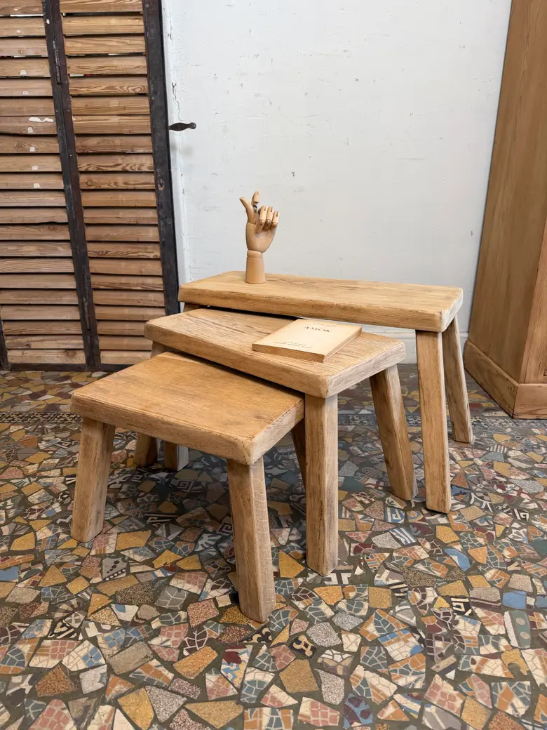 Tables gigognes en chêne – années 50