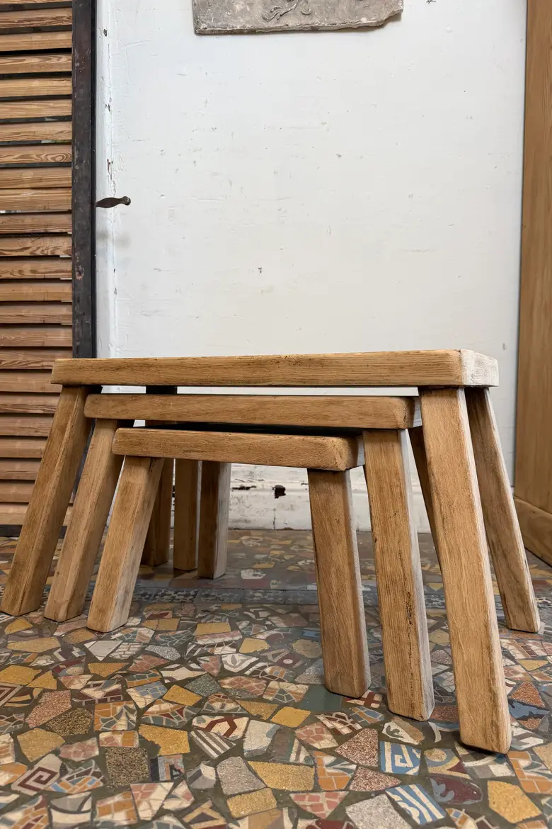 Tables gigognes en chêne – années 50