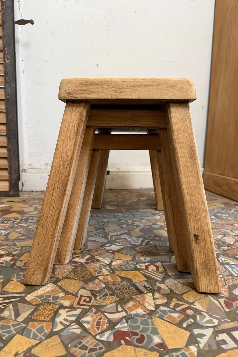 Tables gigognes en chêne – années 50