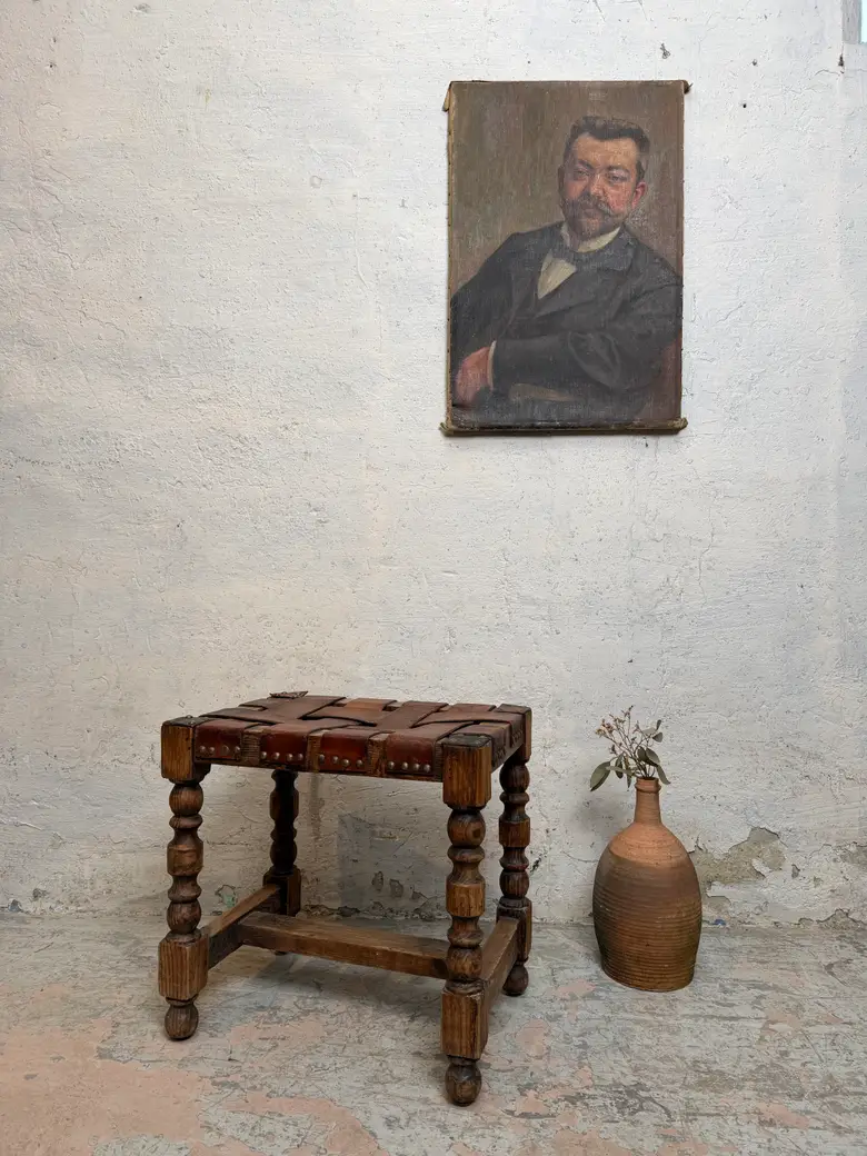 Tabouret anglais en cuir & bois — Tabouret anglais en cuir & bois