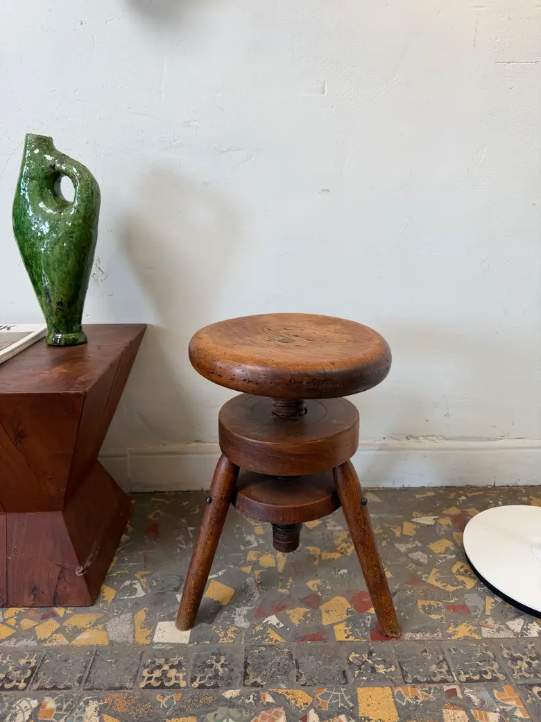 Tabouret d’atelier à vis en hêtre – début XXe siècle