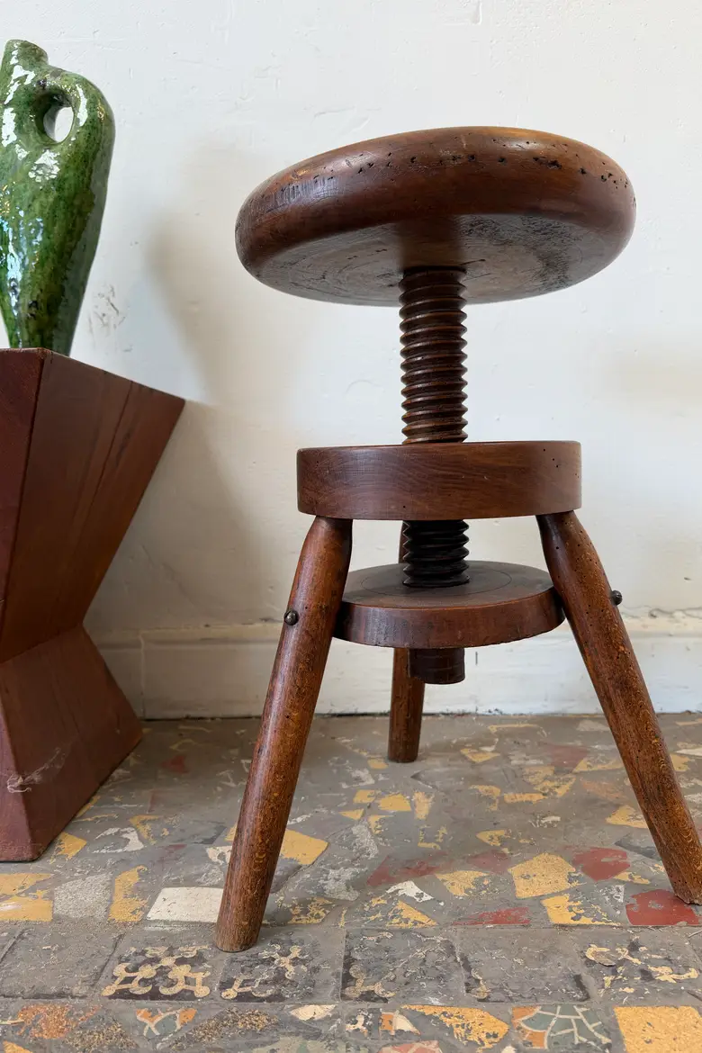 Tabouret d’atelier à vis en hêtre – début XXe siècle