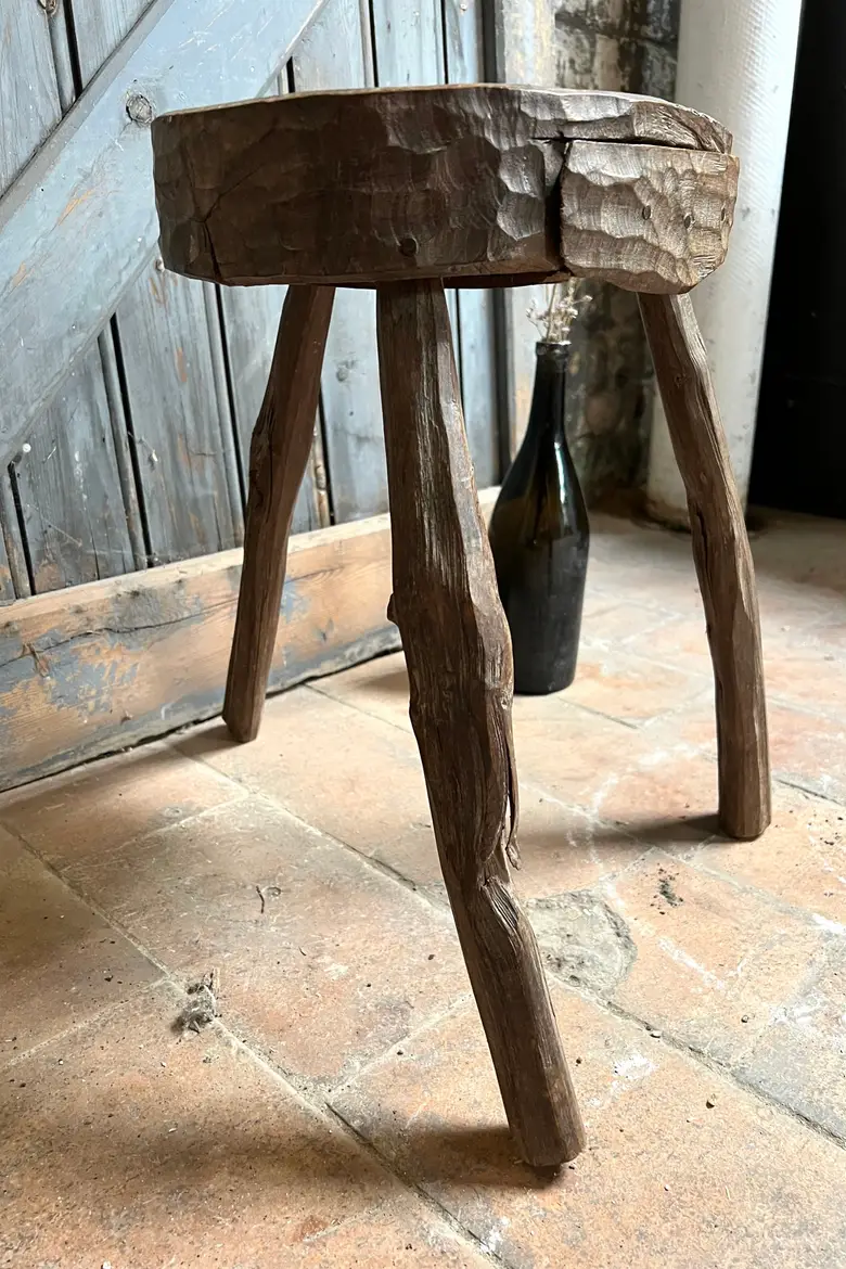 Tabouret primitif en bois Début XXème