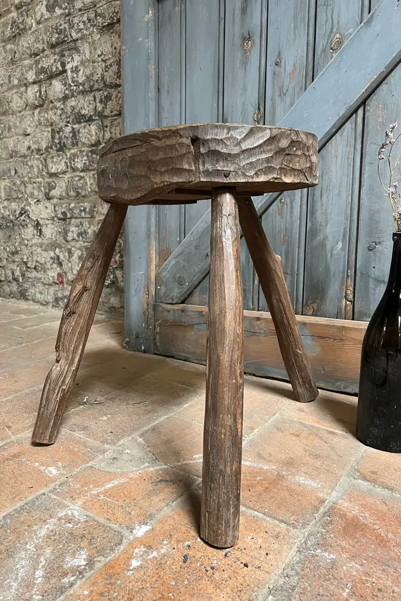 Tabouret primitif en bois Début XXème