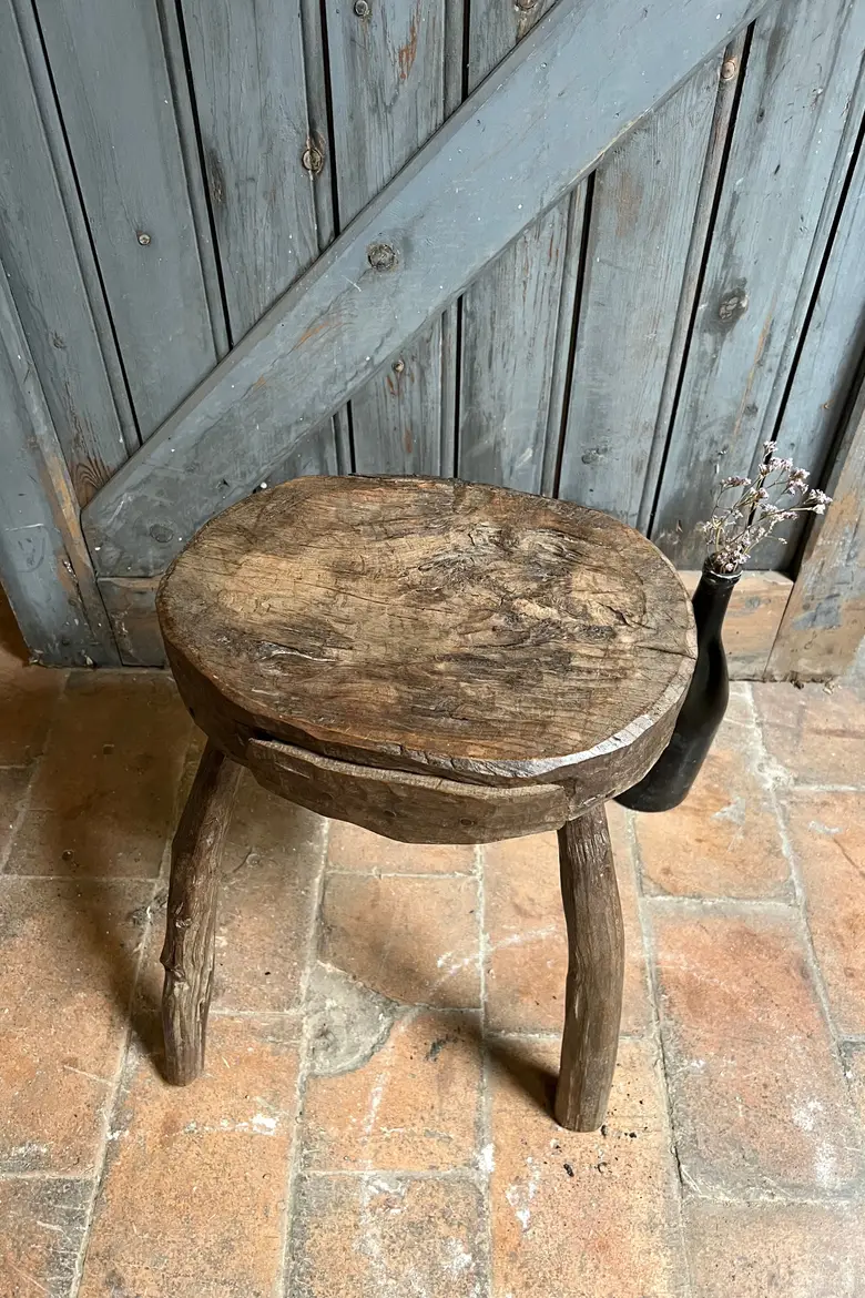 Tabouret primitif en bois Début XXème