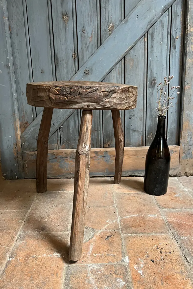 Tabouret primitif en bois Début XXème