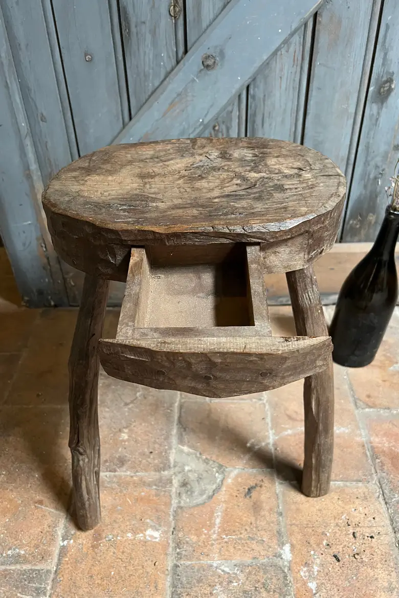 Tabouret primitif en bois Début XXème
