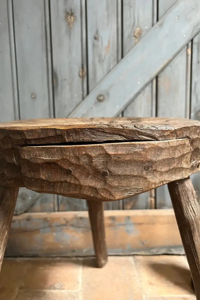 Tabouret primitif en bois Début XXème