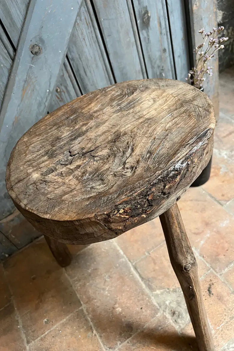 Tabouret primitif en bois Début XXème