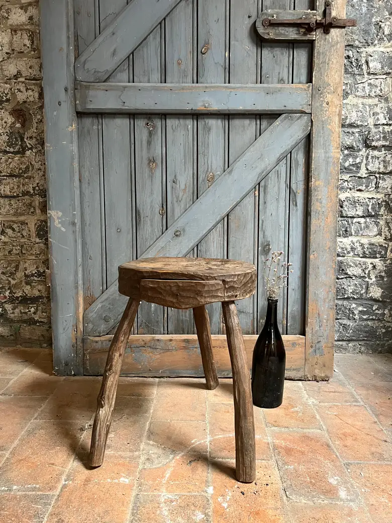 Tabouret primitif en bois Début XXème